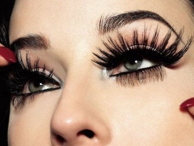 The Health Risks Associated With Wearing Glued False Eyelashes