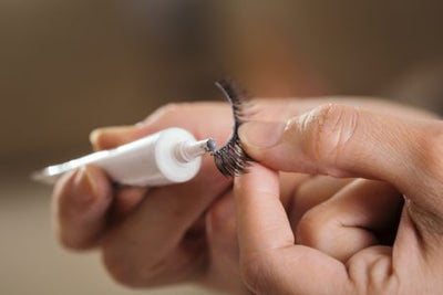 Magnetic Eyelashes VS Glue Lashes: The Battle Between Lashes